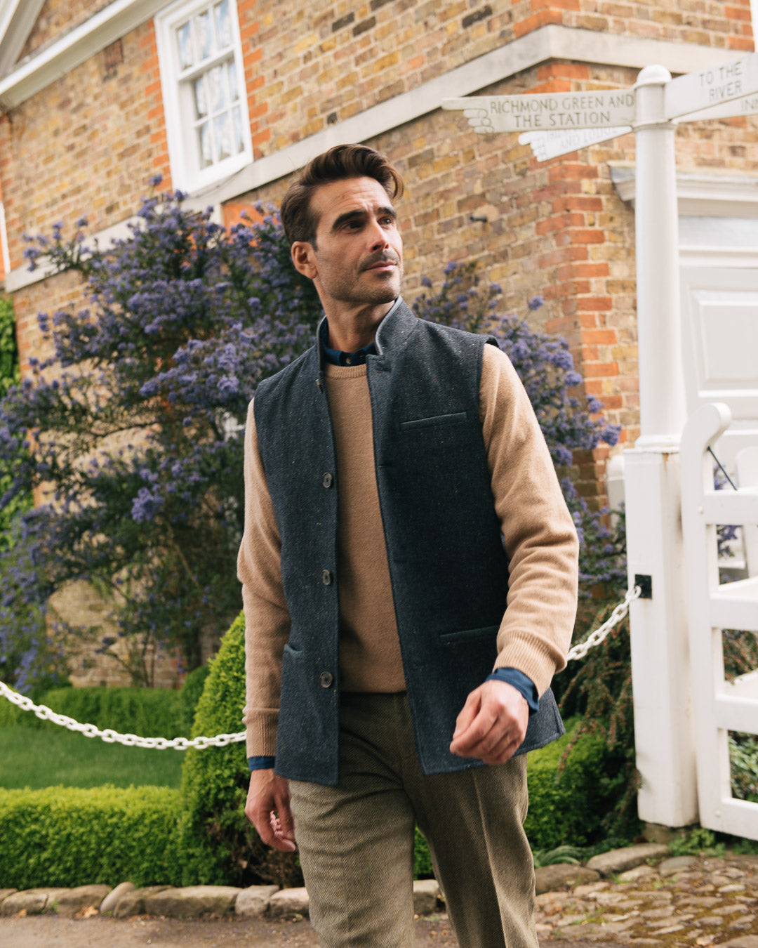 Darzi Shetland Wool Gilet - Dark Blue