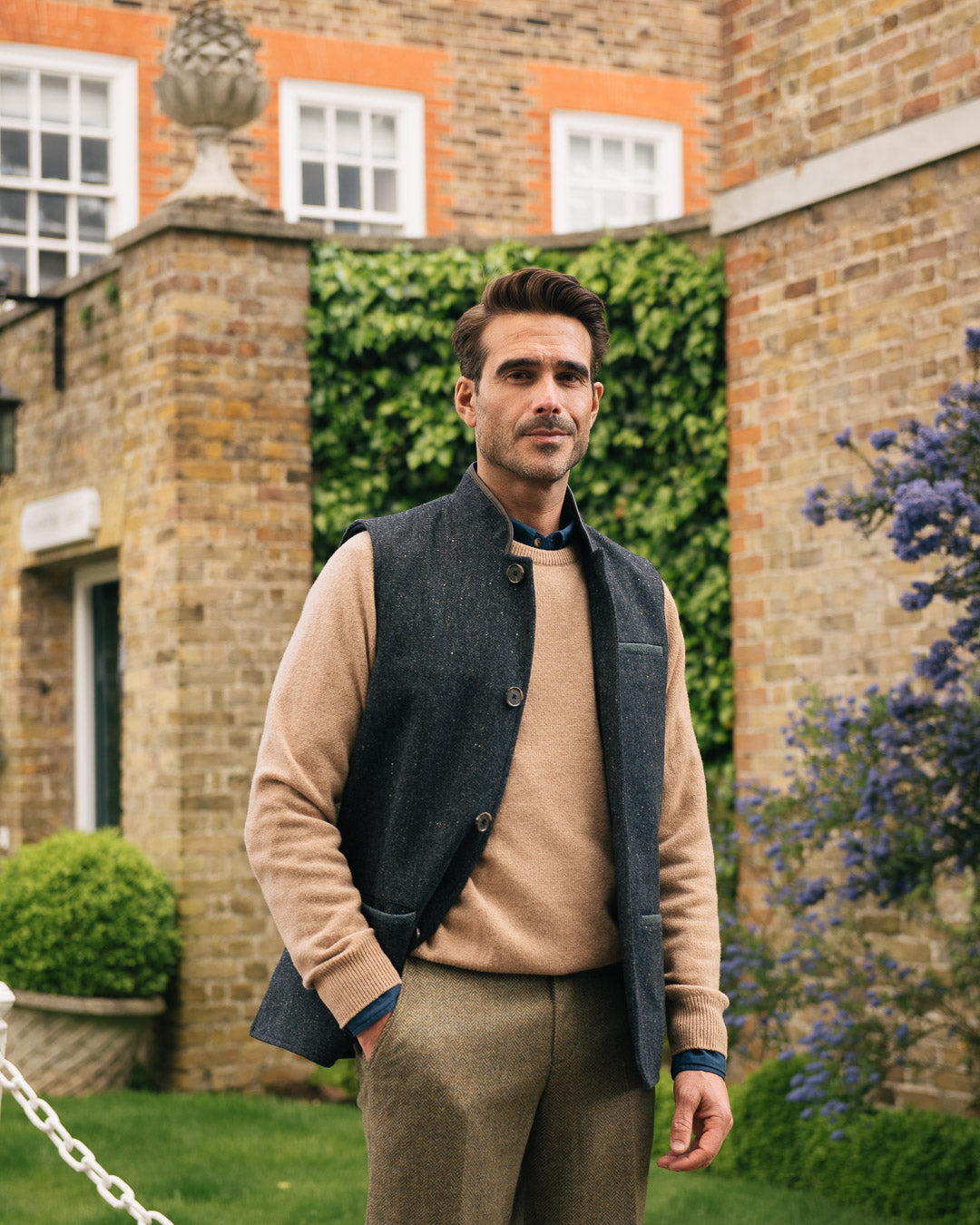 Darzi Shetland Wool Gilet - Dark Blue