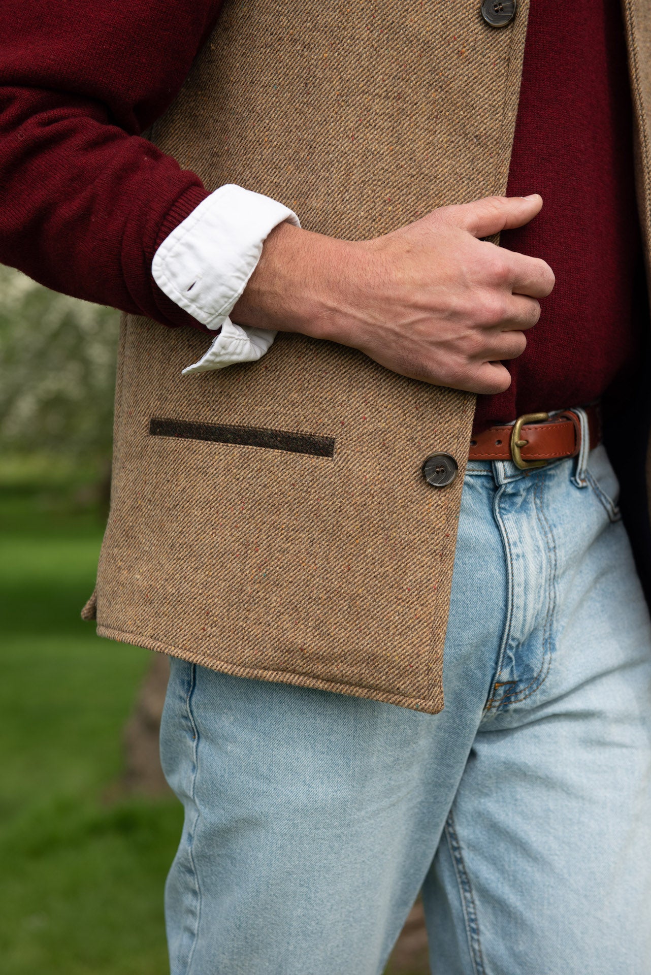 Men's Shetland Wool Darzi gilet in Camel Brown