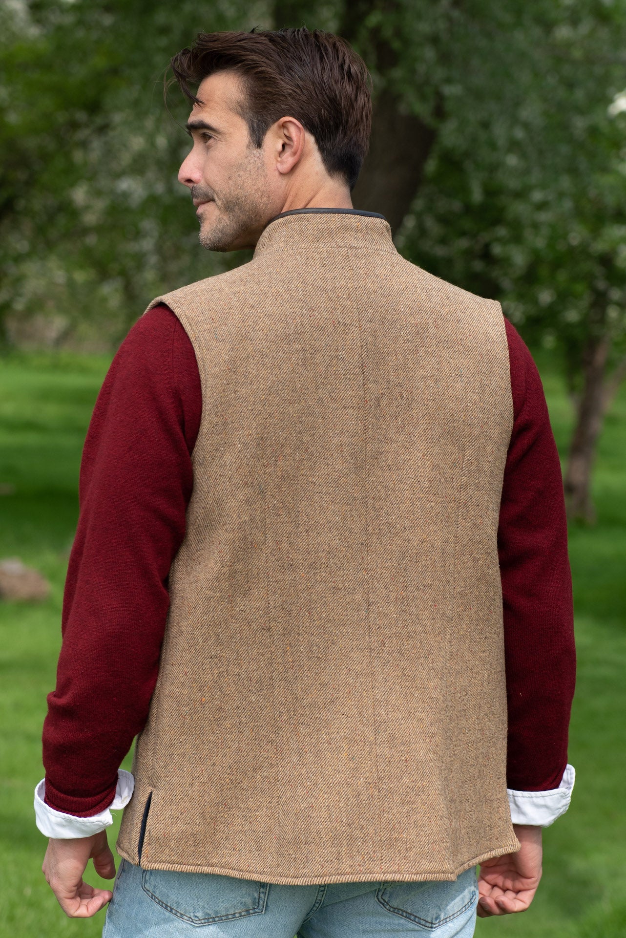 Men's Shetland Wool Darzi gilet in Camel Brown