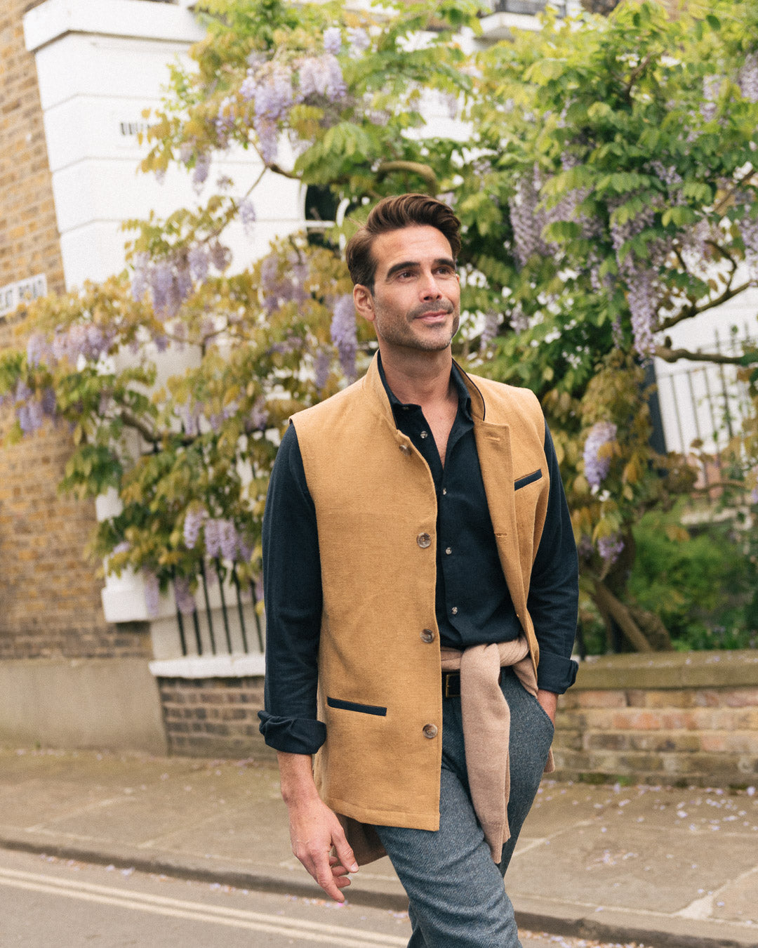 DARZI ALDERNEY LINEN GILET - OCHRE