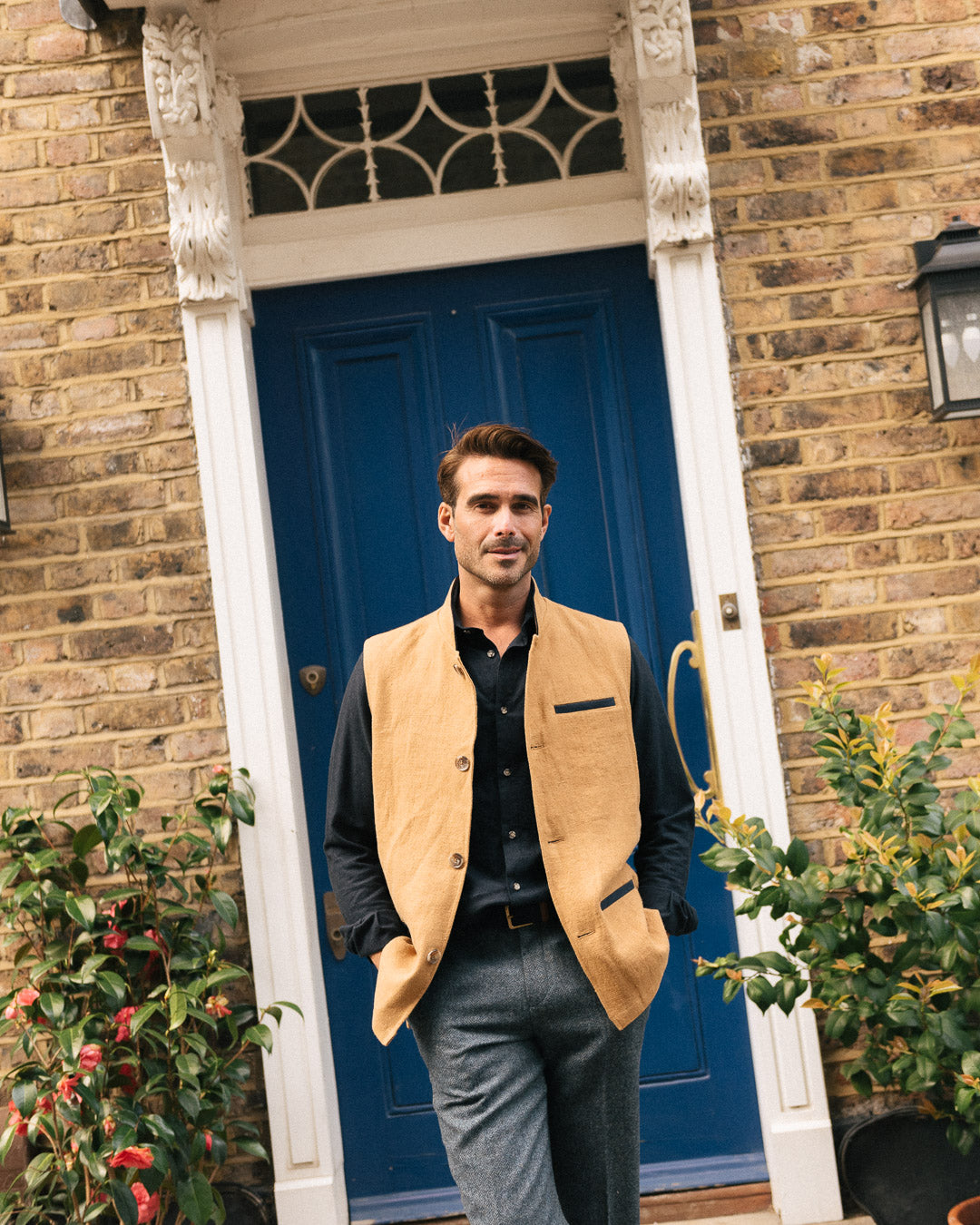 DARZI ALDERNEY LINEN GILET - OCHRE