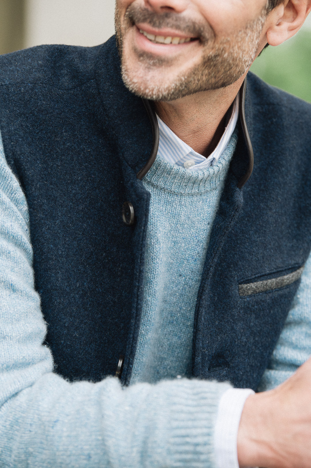 Darzi Midnight Blue merino wool waistcoat - collar and top pocket detail
