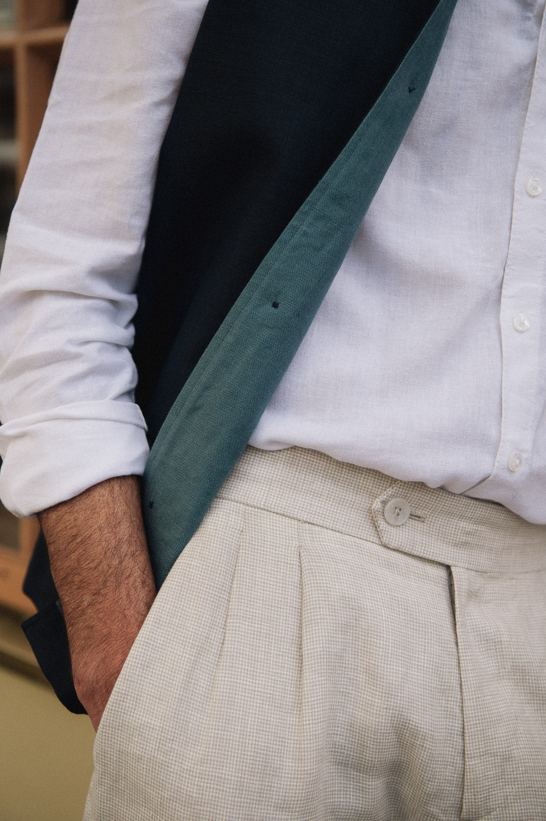 DARZI COMO LINEN NEHRU WAISTCOAT - NAVY - DETAIL