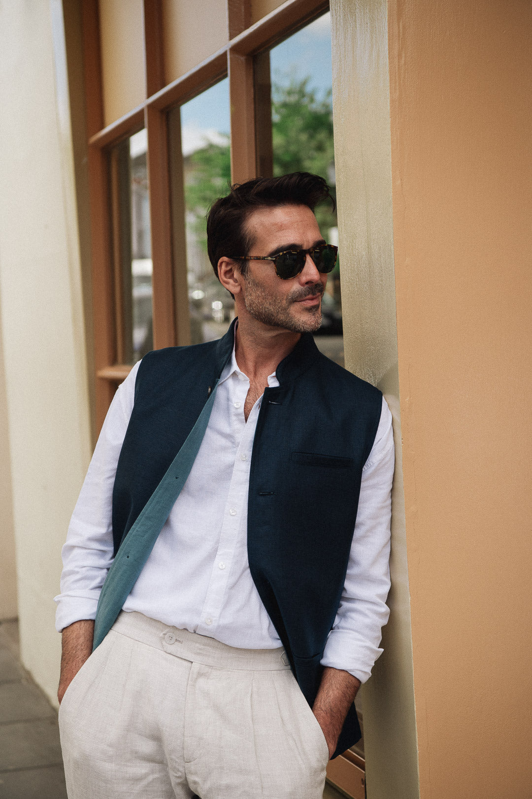 DARZI COMO LINEN NEHRU WAISTCOAT - NAVY - FRONT 3