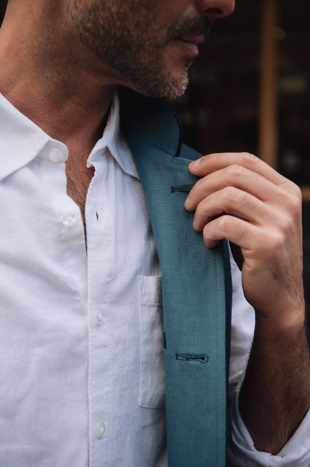 DARZI COMO LINEN NEHRU WAISTCOAT - NAVY - CLOSE UP CONTRAST LINING