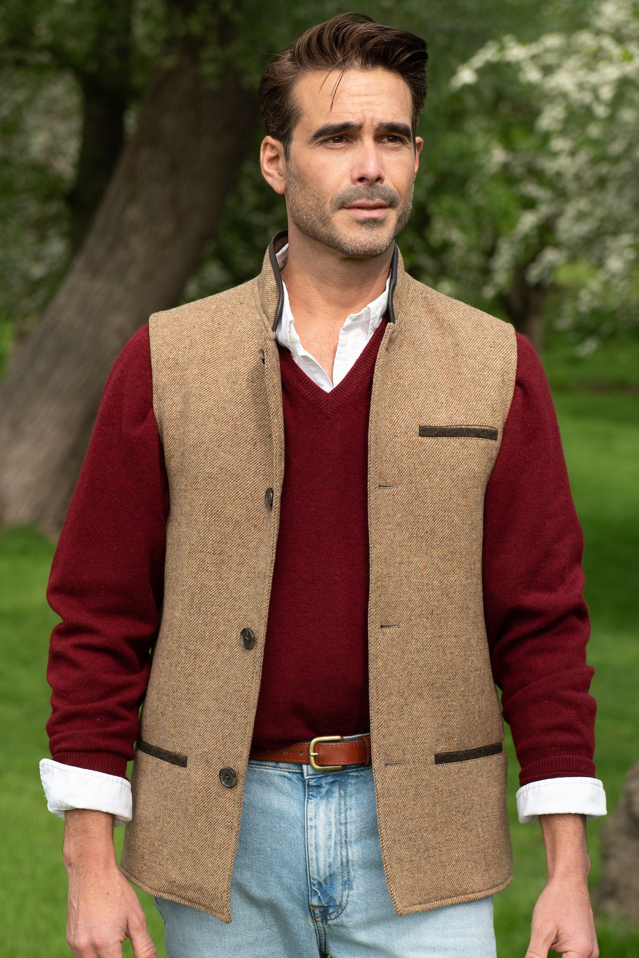 Men's Shetland Wool Darzi gilet in Camel Brown