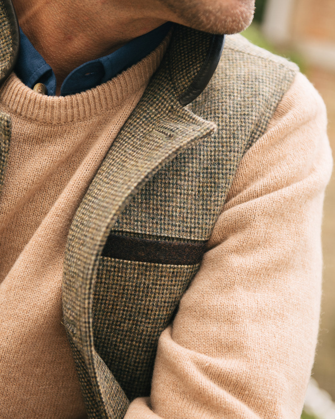 Darzi Shetland Gilet - Houndstooth - close-up