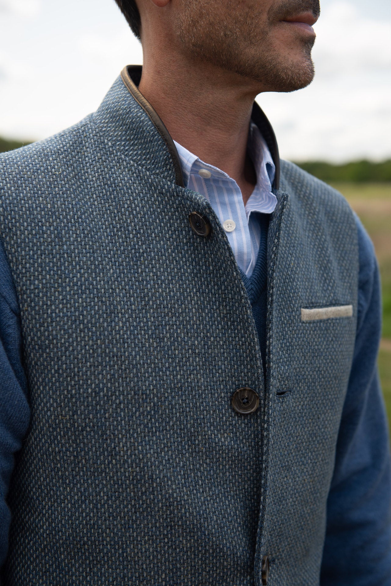 Darzi Shetland Ocean Blue gilet - collar