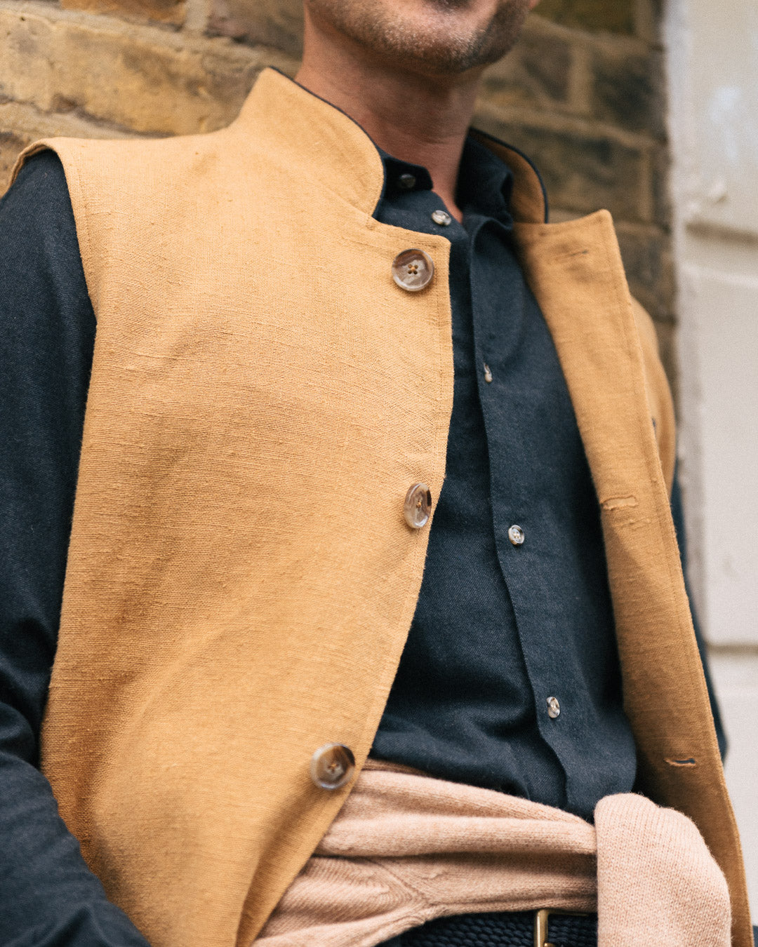 DARZI ALDERNEY LINEN GILET - OCHRE