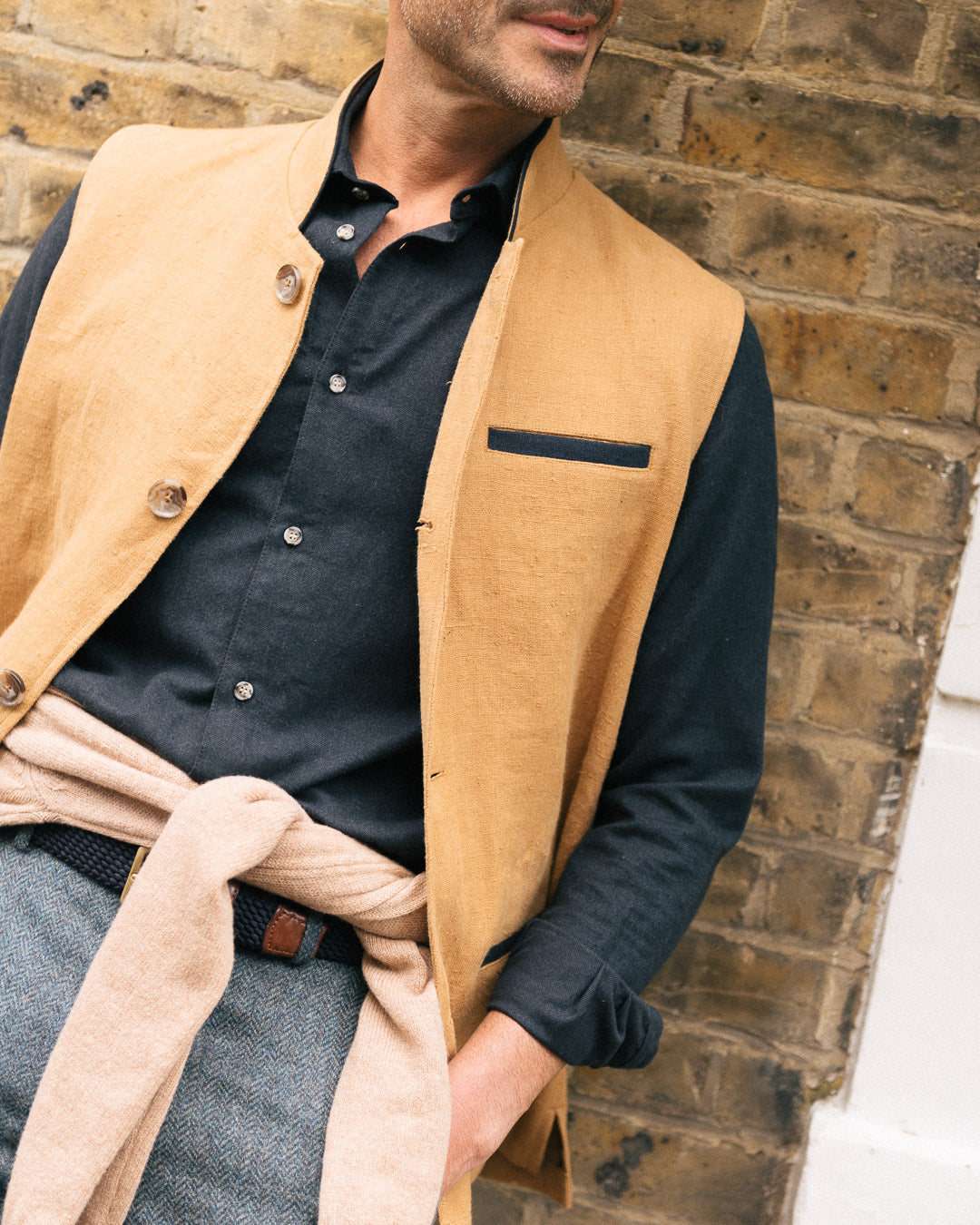 DARZI ALDERNEY LINEN GILET - OCHRE