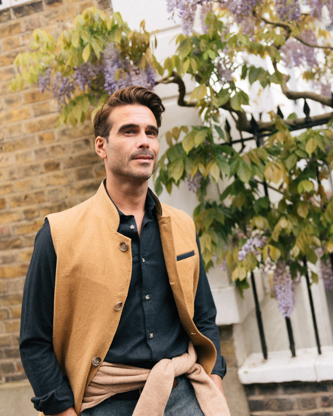 DARZI ALDERNEY LINEN GILET - OCHRE