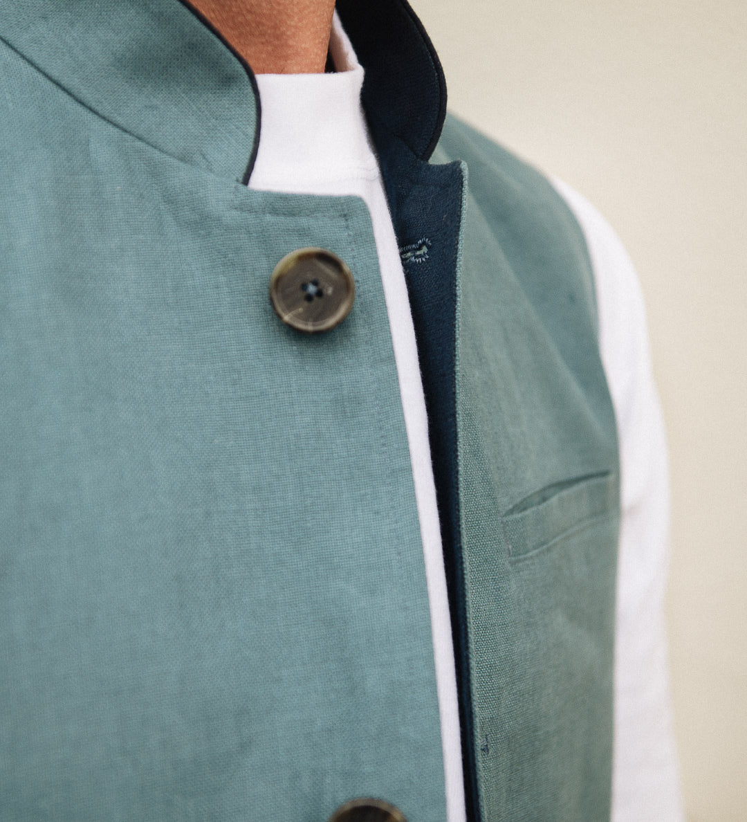 DARZI COMO LINEN WAISTCOAT - SARGASSO BLUE - CHEST DETAIL
