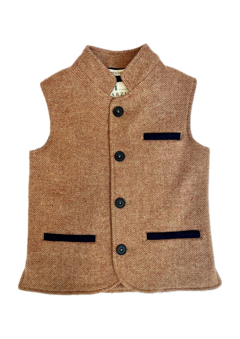 Little Darzi gilet in Coral Red - closed buttons