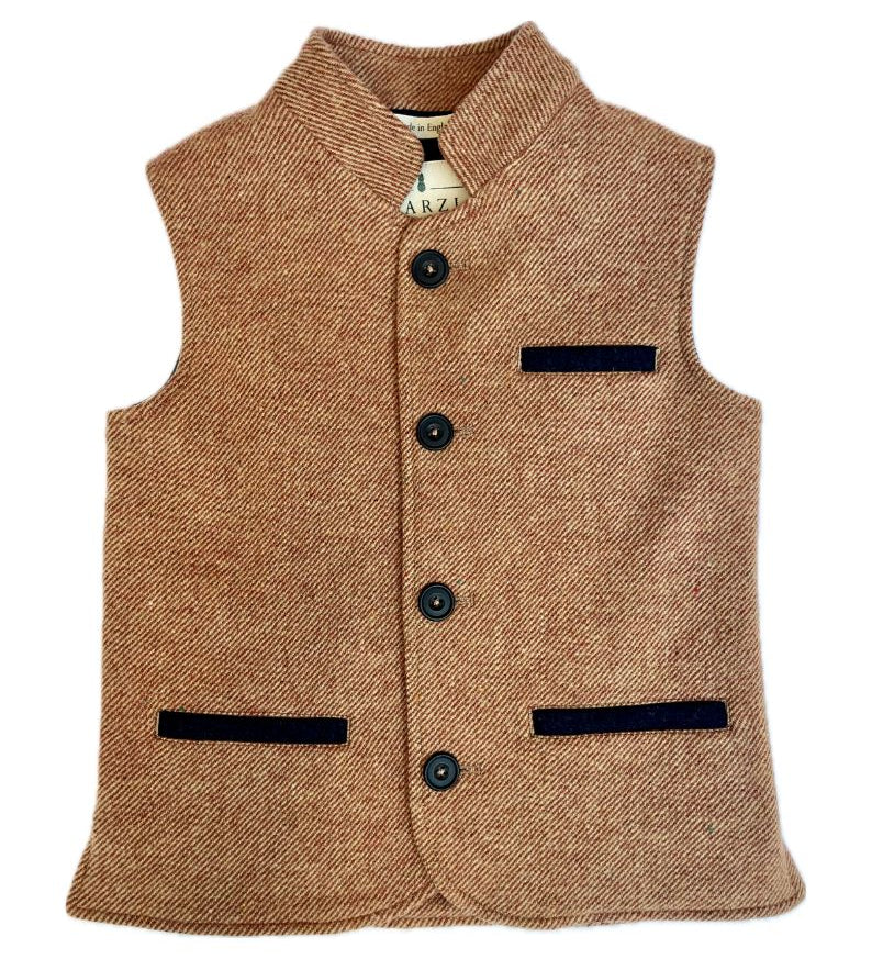 Little Darzi gilet in Coral Red - closed buttons