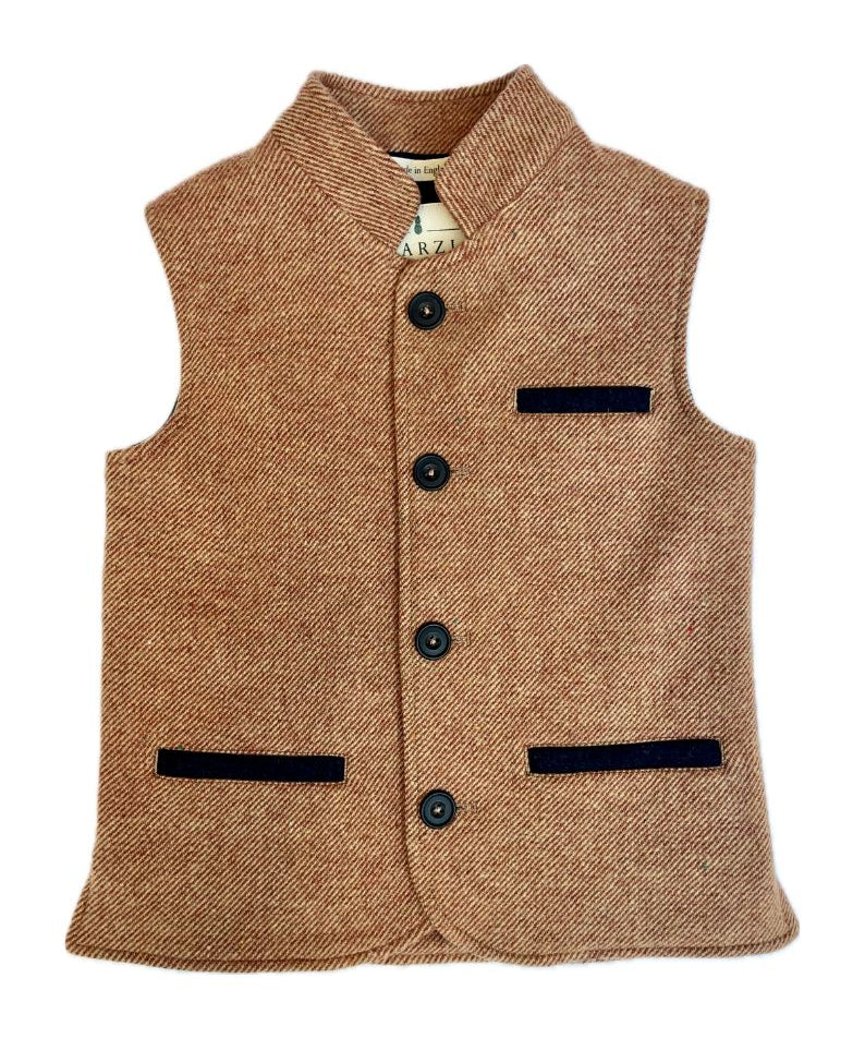 Little Darzi gilet in Coral Red - closed buttons